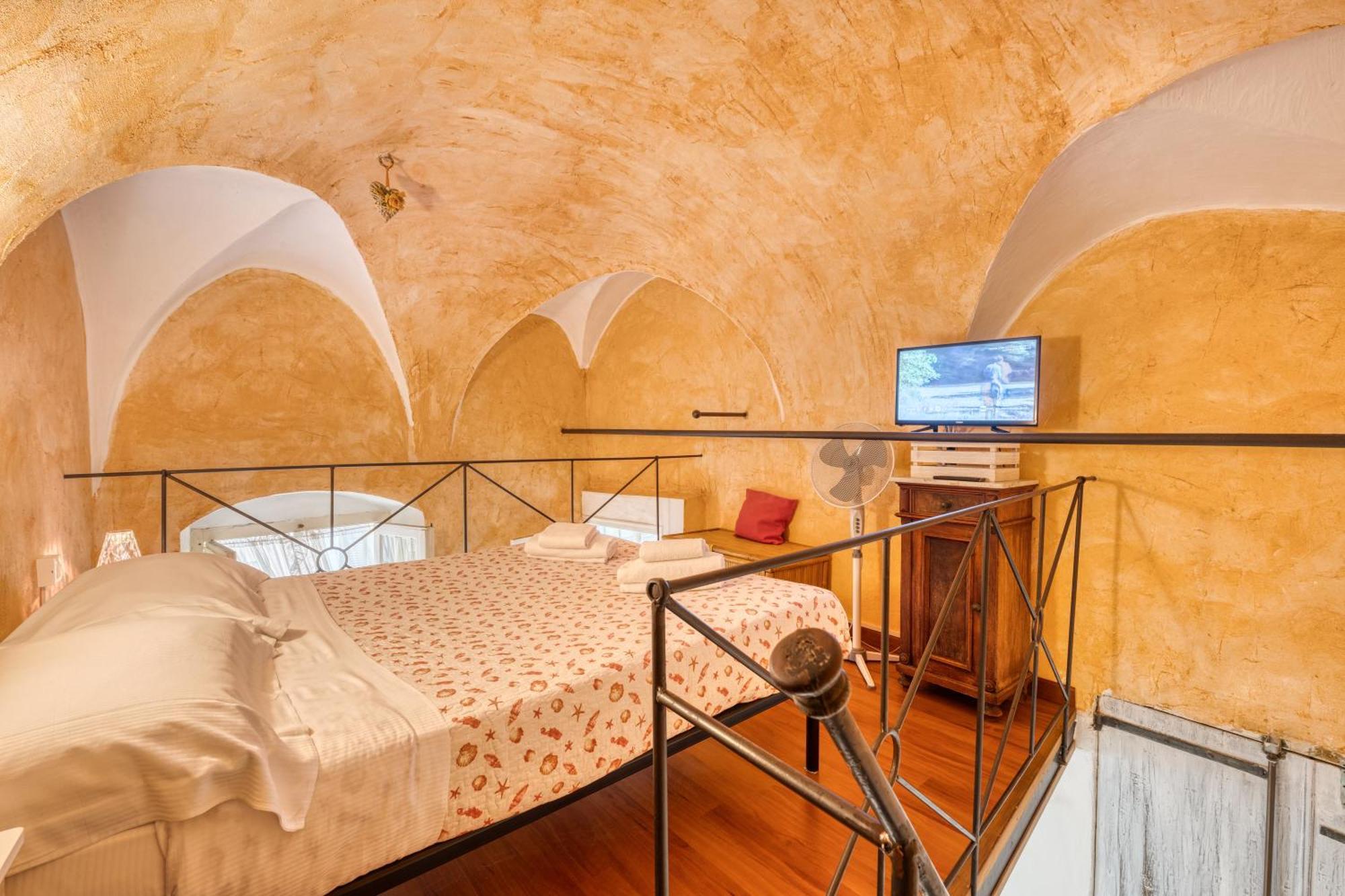 Mini Accommodation In Sanremo Liguria Exterior foto